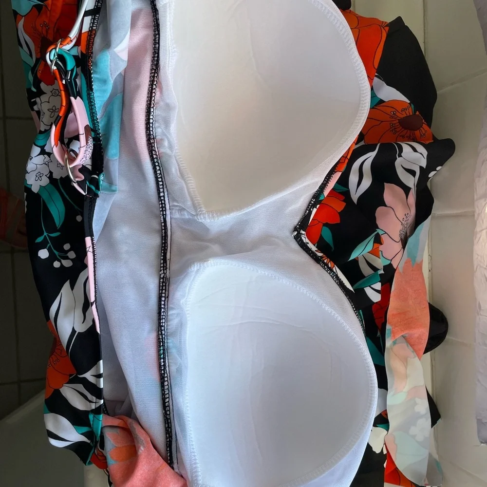 NWT Women’s Floral 22W ruffle one piece bathing suit - Picture 3 of 6